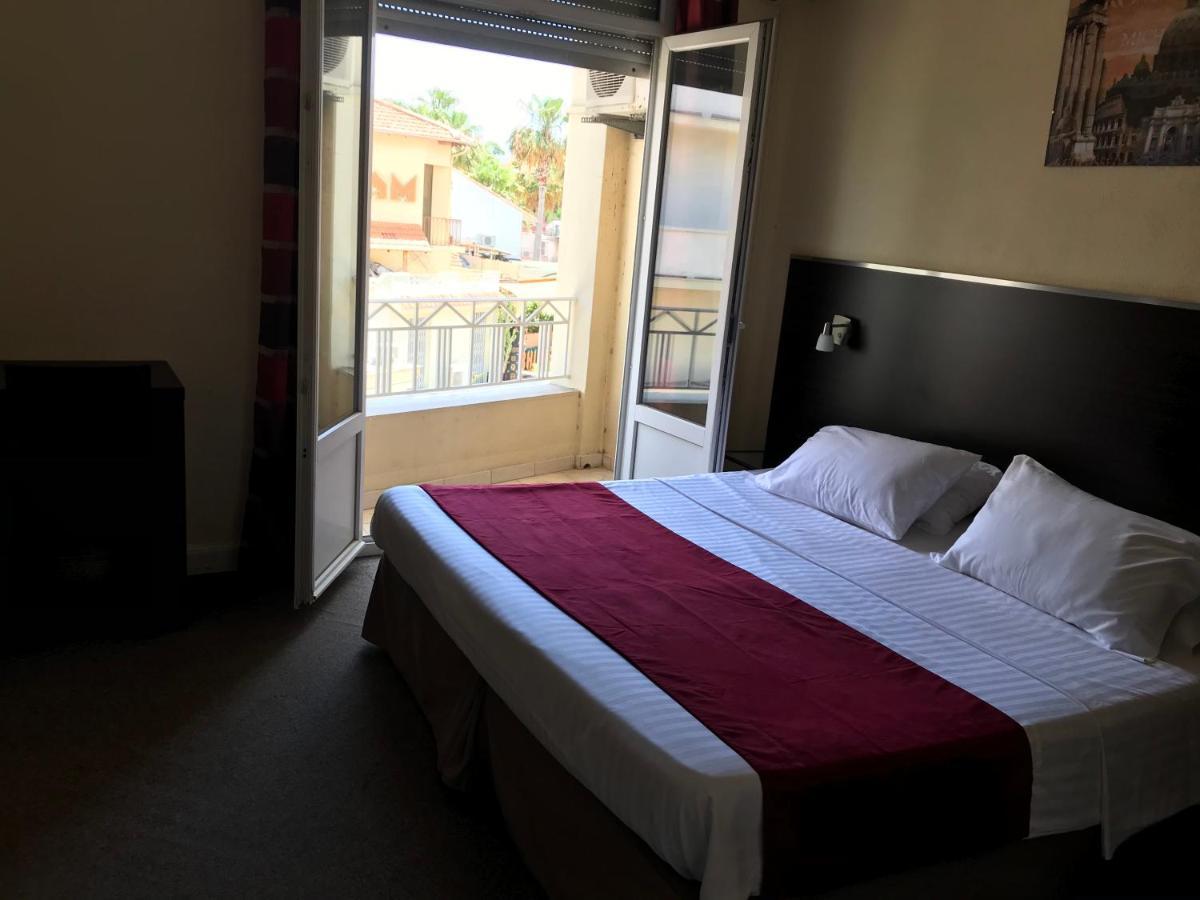 Hotel Savoy Juan-les-Pins Bagian luar foto