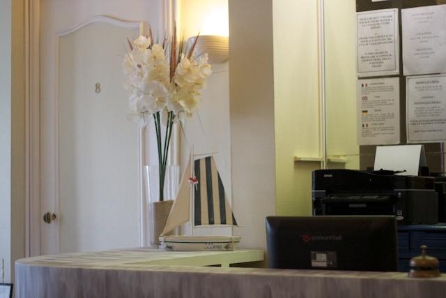 Hotel Savoy Juan-les-Pins Bagian luar foto